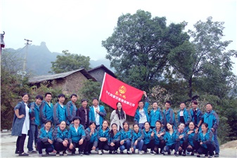 2016年秦大媽餐飲管理有限公司全體員工秋游活動(dòng)（長(zhǎng)嶺崗）。